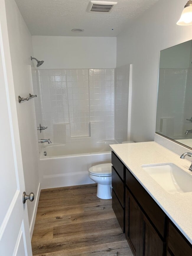 Photo - Beautiful Arbor Park Townhome!!