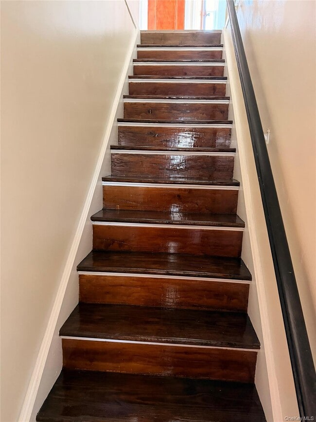 Building Photo - 133 Elm St Unit 2nd Floor