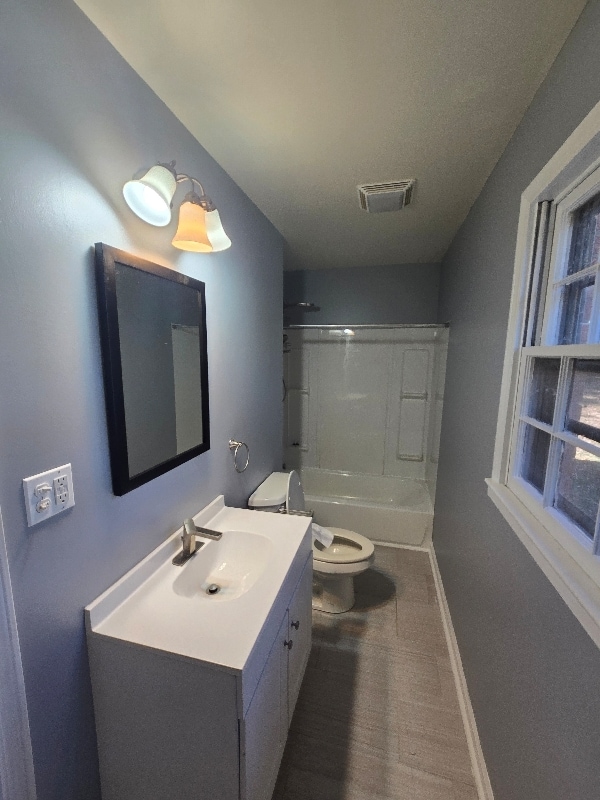 Photo - 749 E Main St