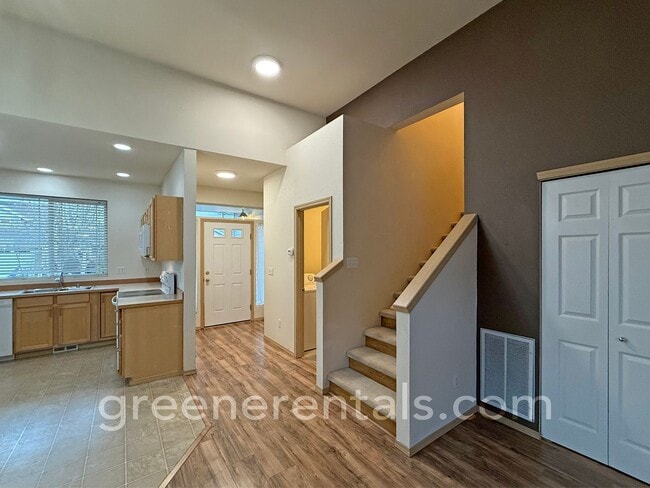 Photo - 3BR/2.5BA Townhome in Established Olympia Neighborhood