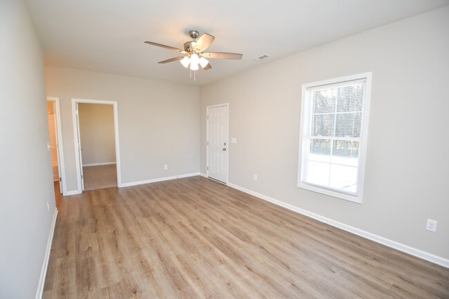Spacious Den - 83 Cunningham Rd Unit 103
