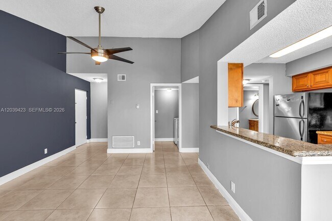 Photo - 5740 Rock Island Rd Unidad 299