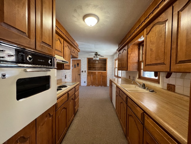 Photo - 7412 Warren W