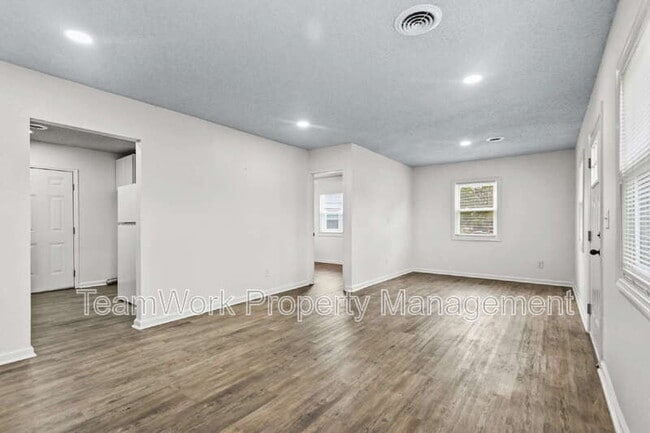 Photo - 3043 Terry Dr