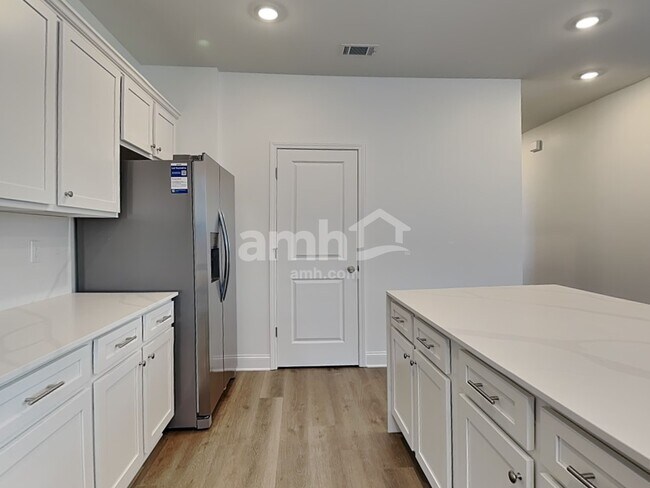 Photo - 472 Pointe Dr