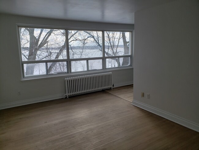 Building Photo - 108 Kempenfelt Dr