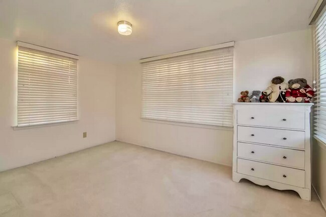 Photo - 712 W Manhatton Dr