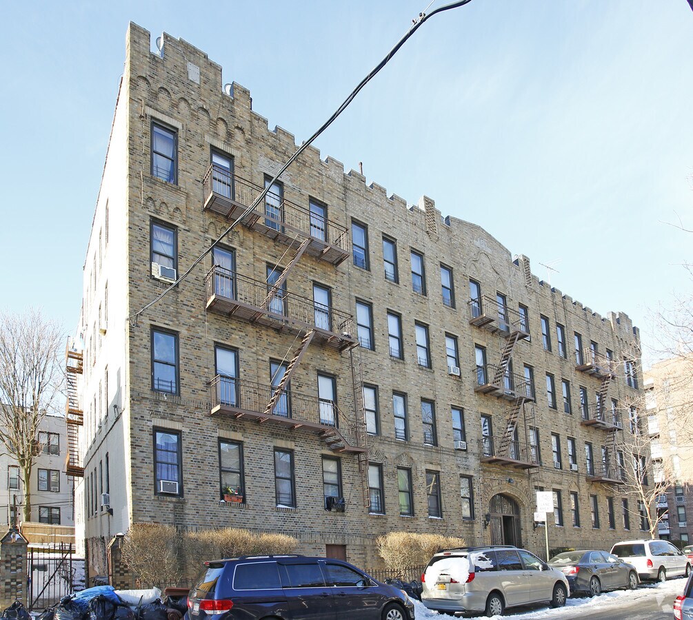 Photo - 902 41st Street Apartments