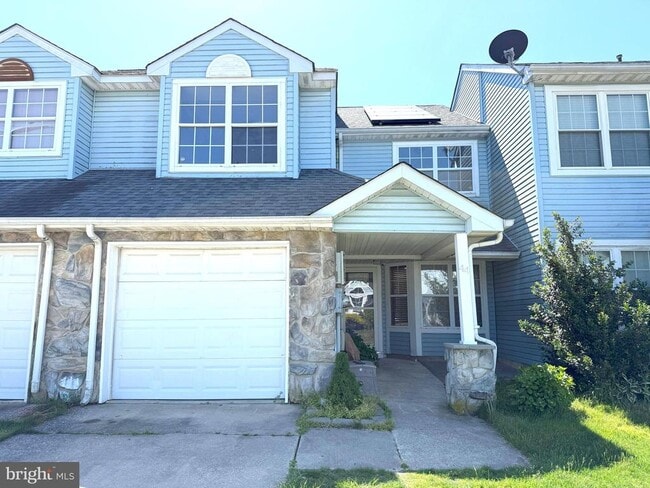 Photo - 44 Pondview Ln Townhome