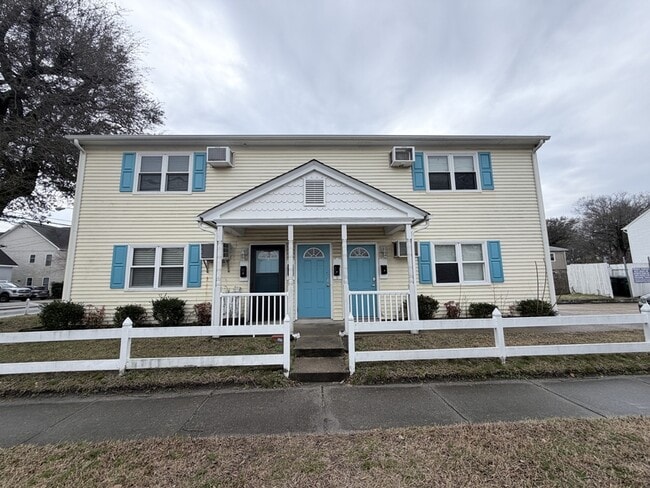 Building Photo - 9625 Grove Ave