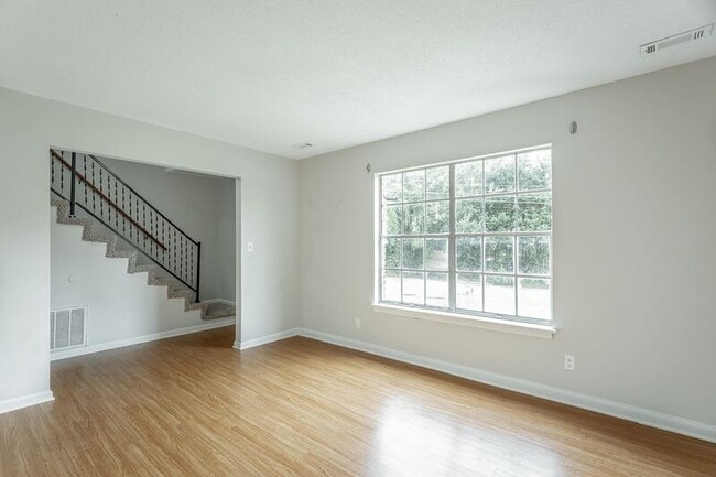 Building Photo - 506 Ely Rd Unit A