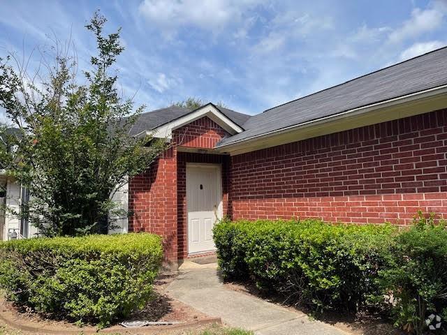 Building Photo - 18311 Beaverdell Dr Rental