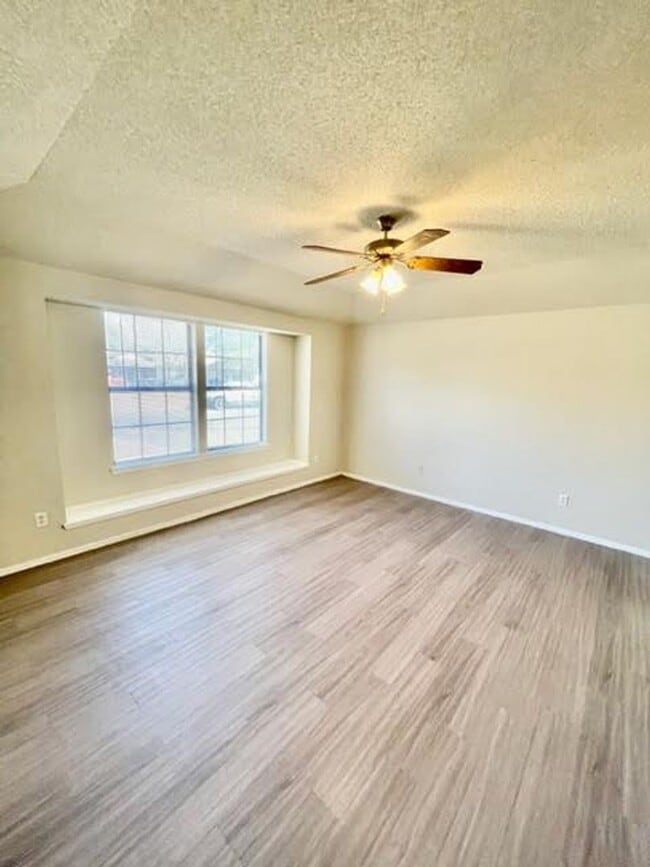 Photo - 2205 Kirby Lee St