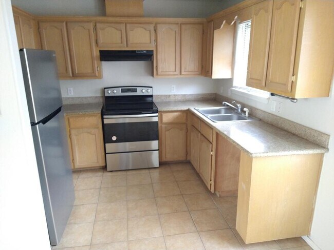 Building Photo - 1001 Cedarwood Dr Unit 3 Rental