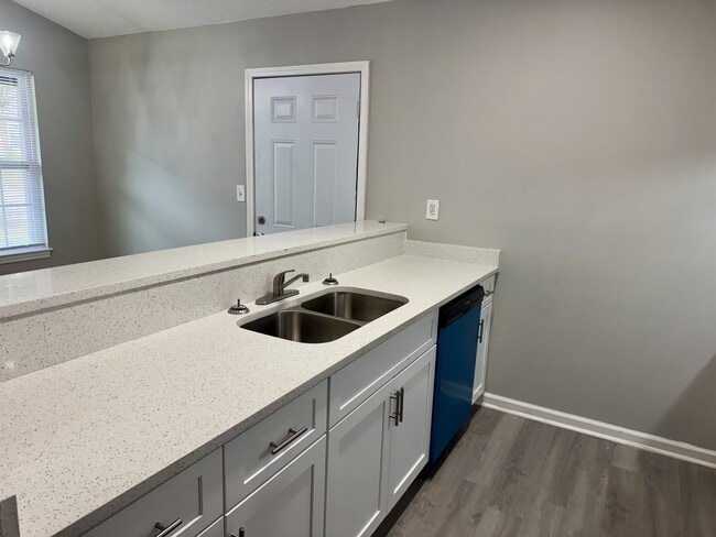 Photo - 110 Wedgewood Walk