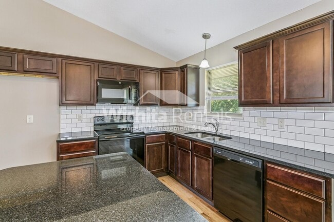 Photo - Large 4 bedroom 3 bathroom duplex