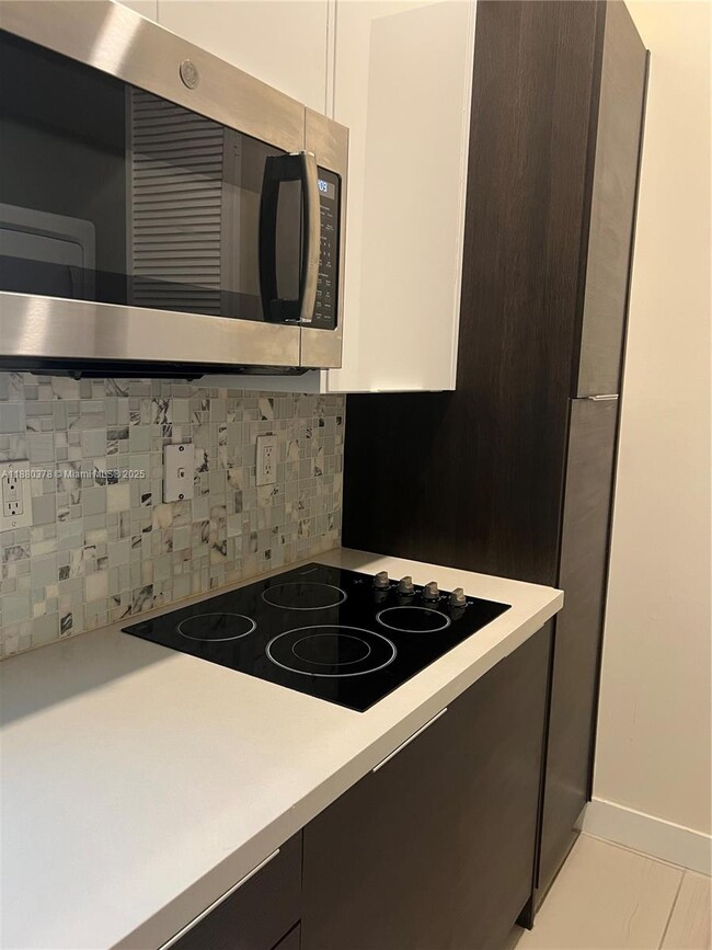 Photo - 10458 NW 67th St Unidad Studio