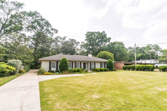 Photo - ** 3 bed 2 bath located in McGehee Estate ** Call our self-showing number to schedule a tour 334-...