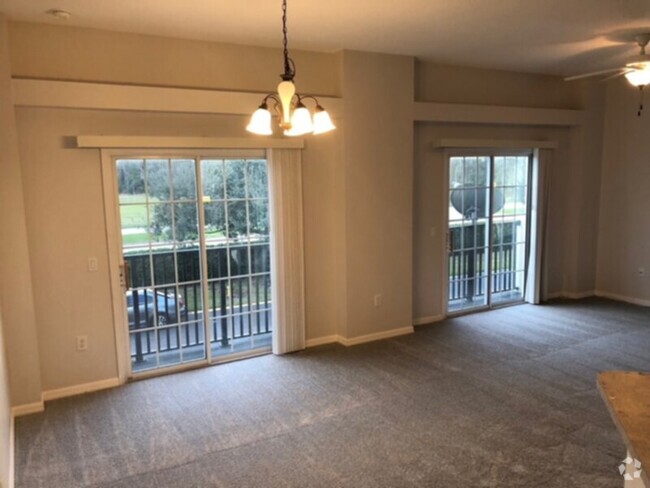 Building Photo - 2 bed 2 bath condo w 1 car garage