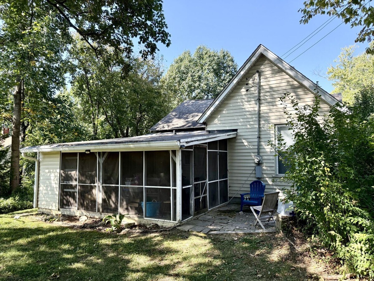 Photo - 2 BEDROOM LOCATED IN PROSPECT HILL, AVAIL AUGUST 2026! $1,500 MONTHLY