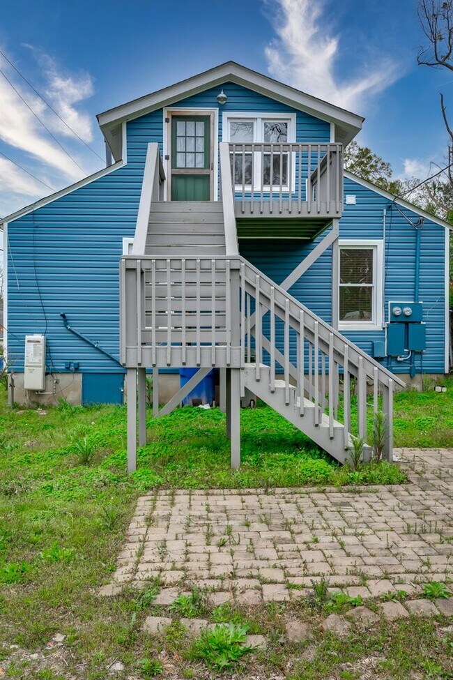 Photo - Pre-Leasing for the 26-27 School Year! - W... Unit 1015 1