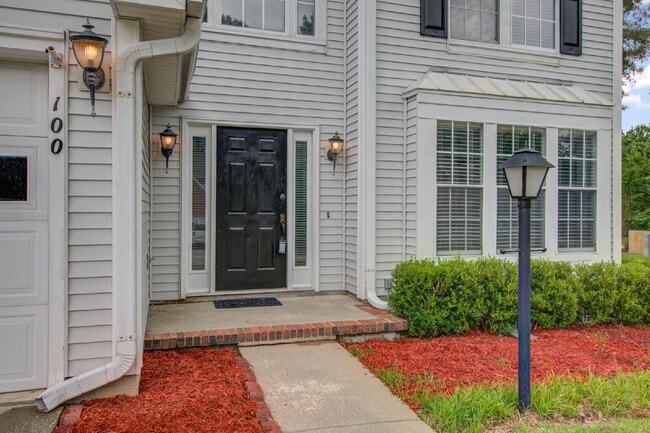 Photo - 100 N Pembroke Dr