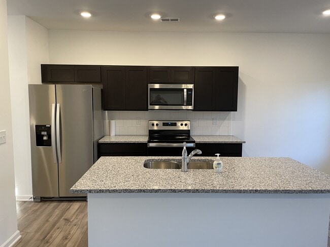 Photo - 1423 Ben Park Way