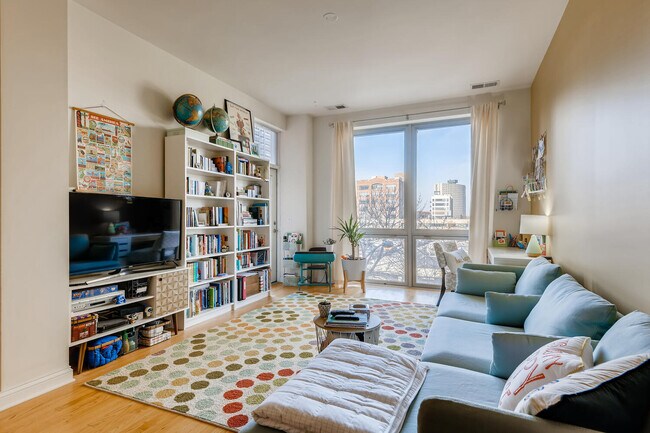 Photo - 2025 S Indiana Ave Unit 302