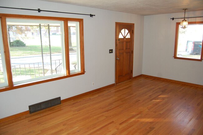 Photo - 3bd brick ranch in south-central Lincoln!