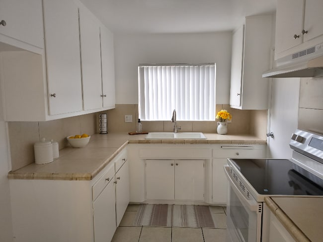 Photo - 400 E Live Oak St Unidad 25