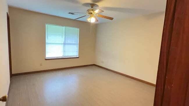 Photo - 103 Valley Creek Dr