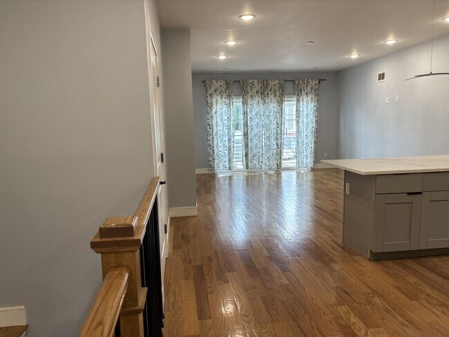 Photo - 251 Manhattan Ave Unit 1