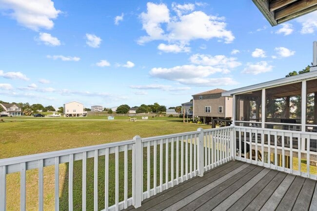 220 Twin Oaks Dr