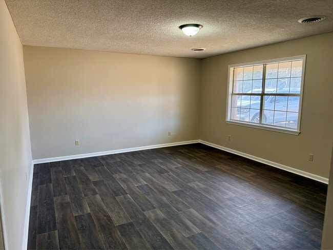 Photo - 2870 Walsh Rd