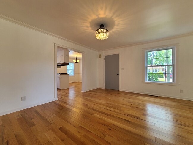 Photo - 547 Archer Ave