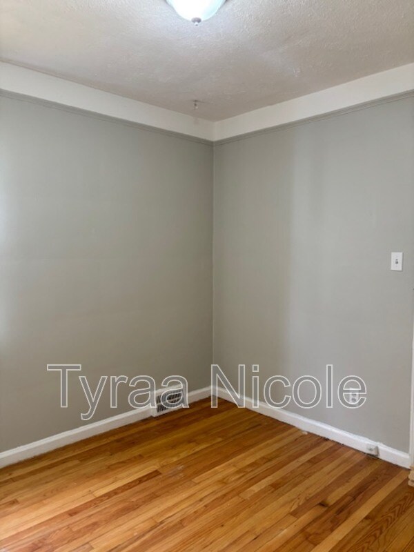 Photo - 9936 Montrose St