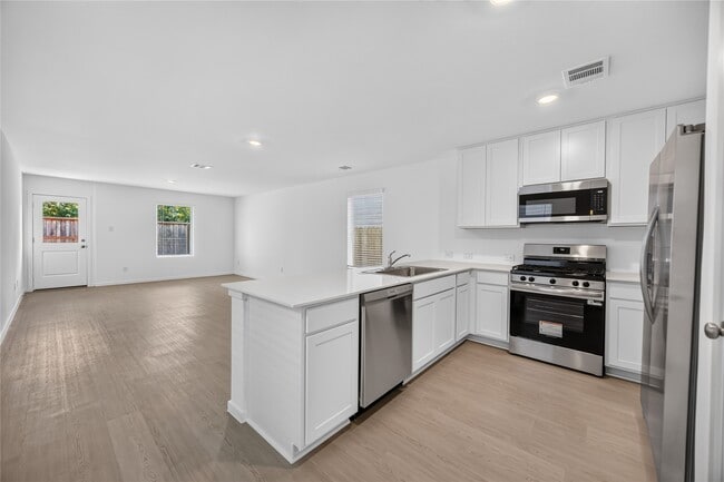 Photo - 939 Pertuso Ln