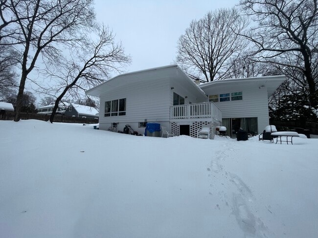 Building Photo - 20 Greenleaf Dr Rental