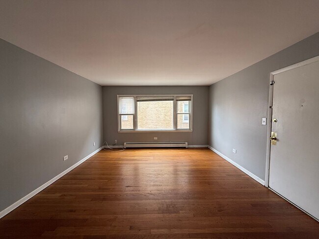 Photo - 2bed/1bath unit close to restaurants and s...