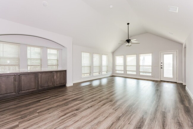 Photo - 1024 English Oak Dr