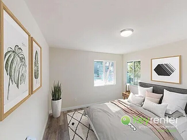 Photo - 7151-7153 Fauntleroy Wy SW Unidad 7153