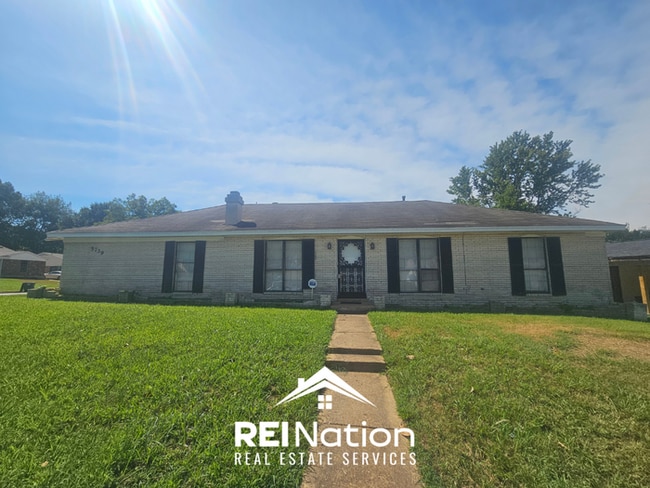 Building Photo - SPRAWLING 4BR/2BA MEMPHIS HOME! | Brick Fireplace & 2-Car Garage | Fenced Yard!