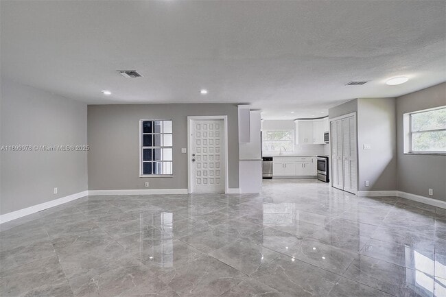Photo - 10131 NW 35th St Unidad 15