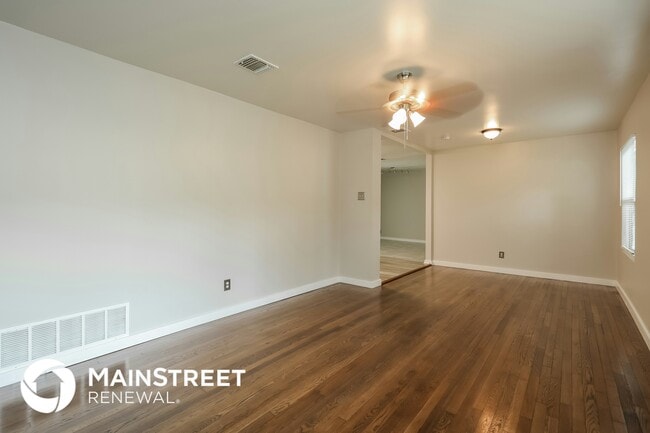 Photo - 430 Blakeley Dr