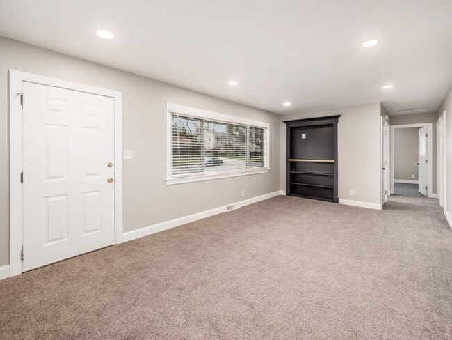 Photo - 2475 Swansea Rd