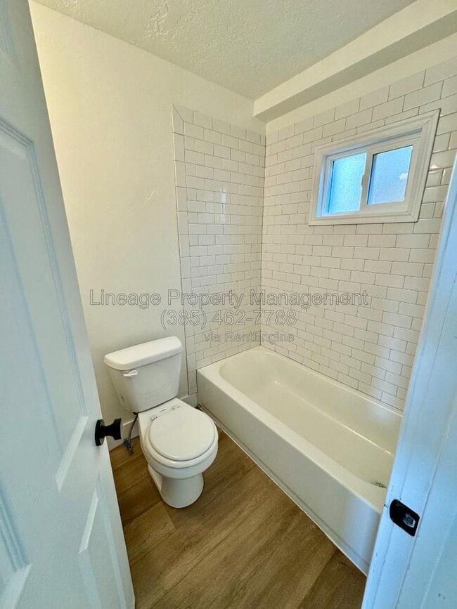 Photo - 420 W 20th St Unit 3