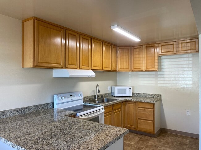 Building Photo - Oakdale! Unit 460