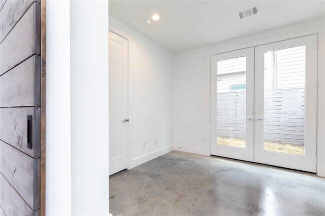 Photo - 5868 E Post Oak Ln