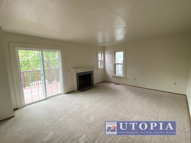 Photo - Beach Hill Townhouse, 3 Bedroom, 2.5 Bathroom just 2 Blocks to Main Beach
