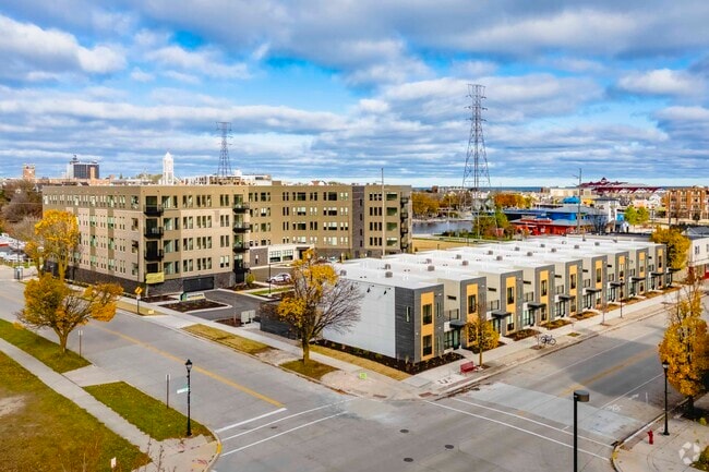 Building Photo - Berkshire Sheboygan Riverfront Rental